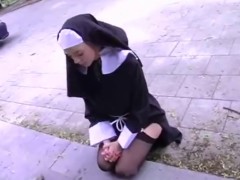 Giovane Suora si Confessa Segaiola